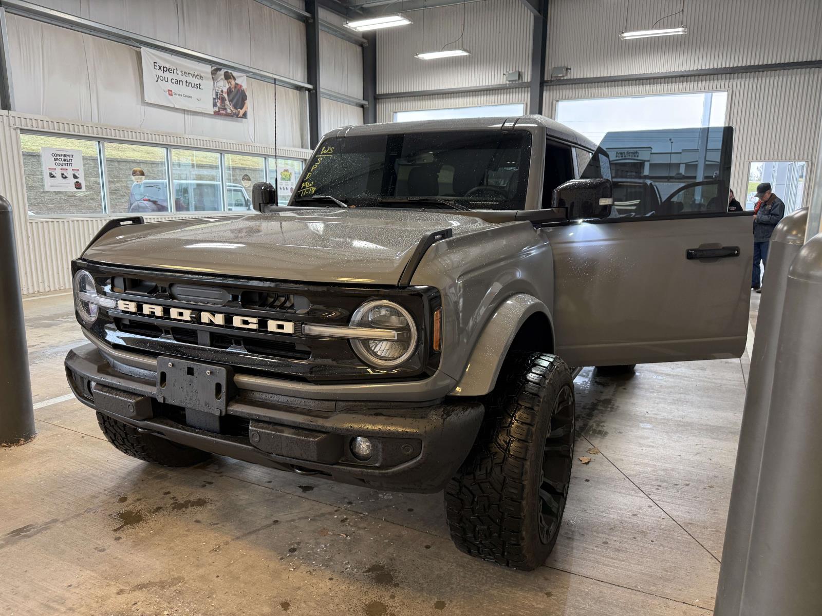 2024 Ford Bronco 4-Door Outer Banks's photo