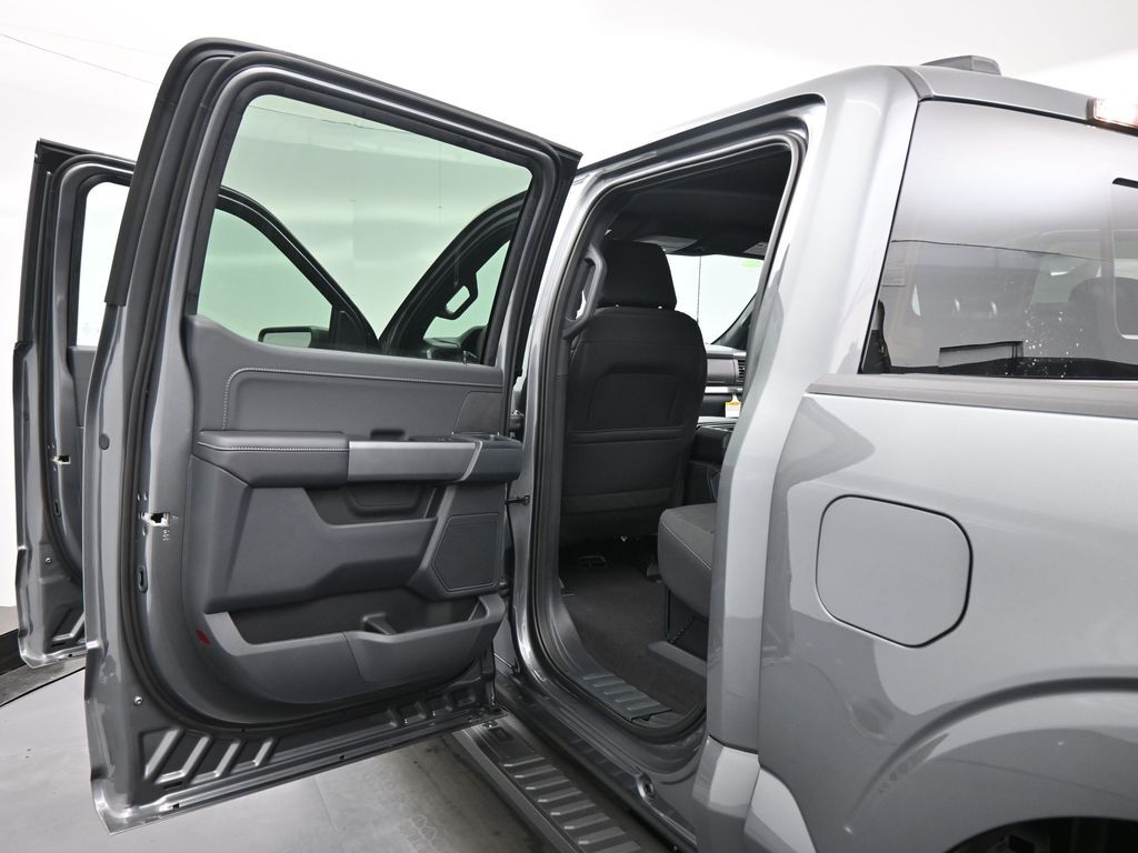 2025 Ford F-150 XLT photo 17