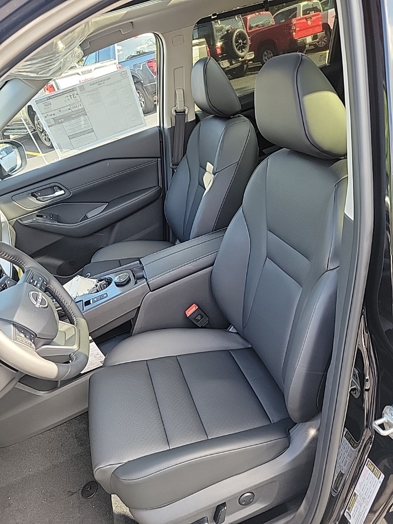 2026 Nissan Rogue SV photo 17