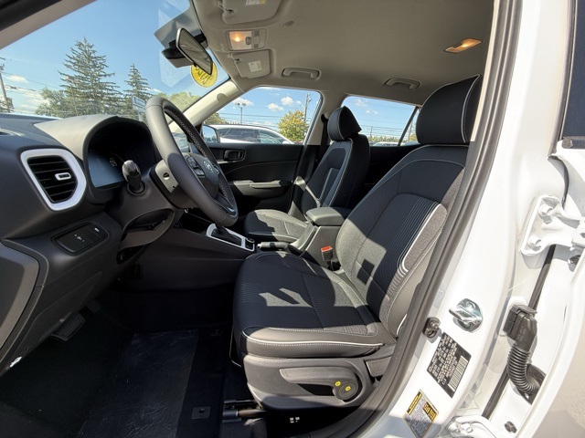 2026 Hyundai Venue SEL photo 10