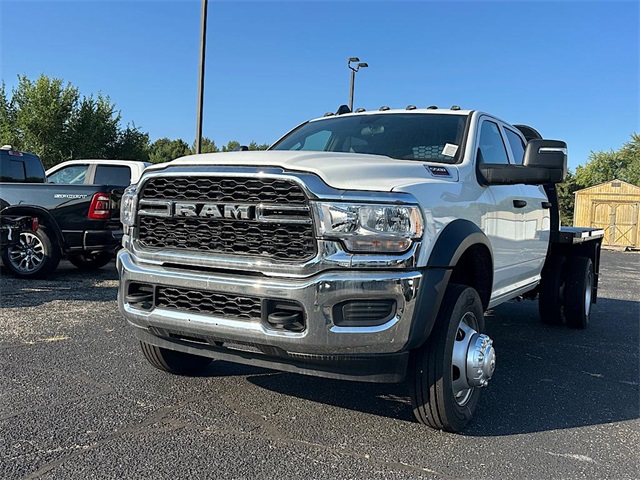 2024 Ram 5500 Tradesman photo 3