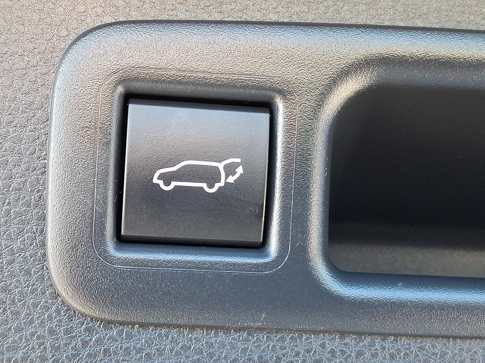 2024 Toyota Highlander LE photo 29
