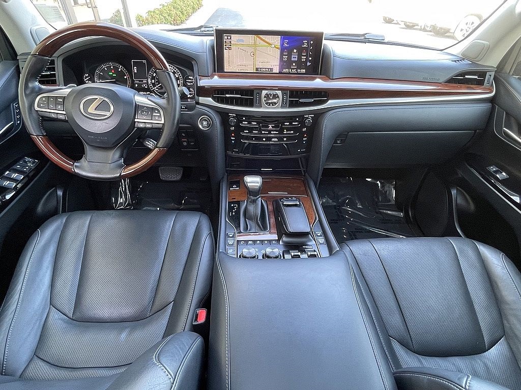 2019 Lexus LX 570 photo 10