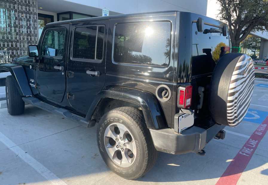 2016 Jeep Wrangler Unlimited Sahara photo 4