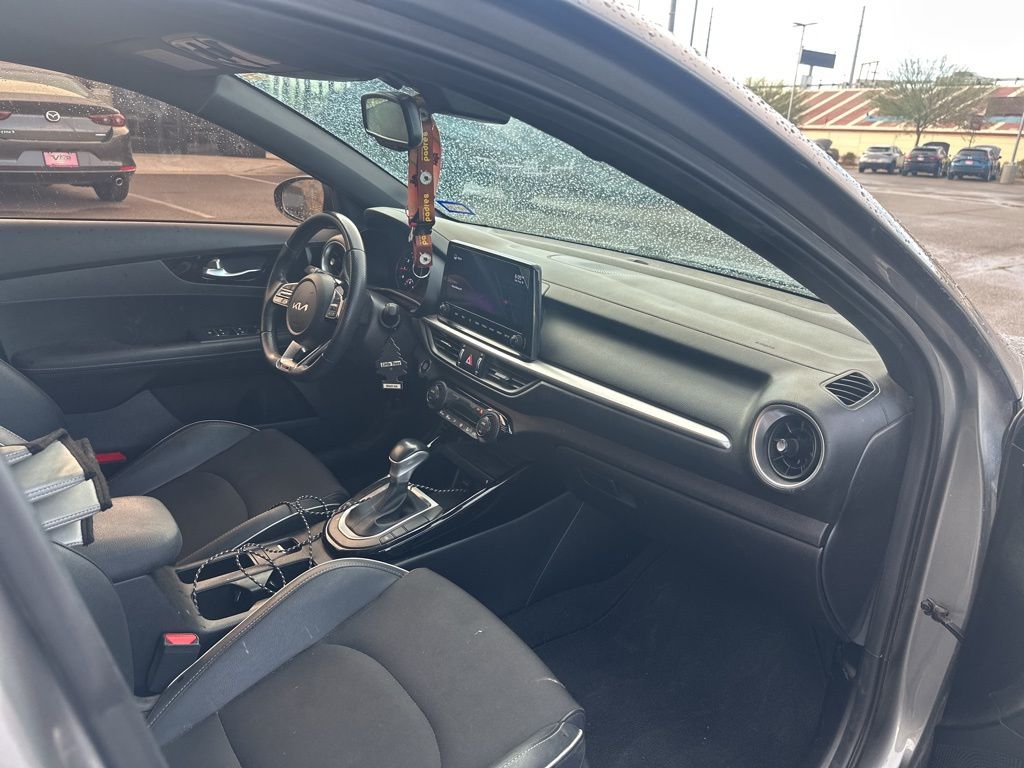 2022 Kia Forte GT-Line photo 14
