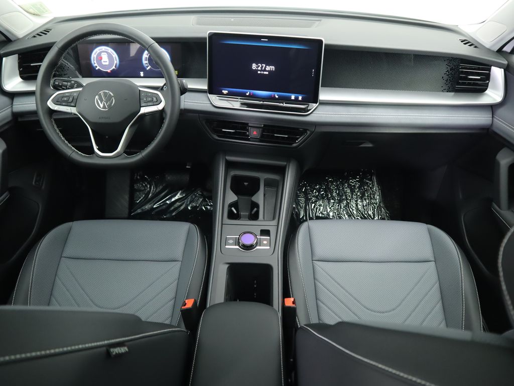 2025 Volkswagen Tiguan SE photo 13