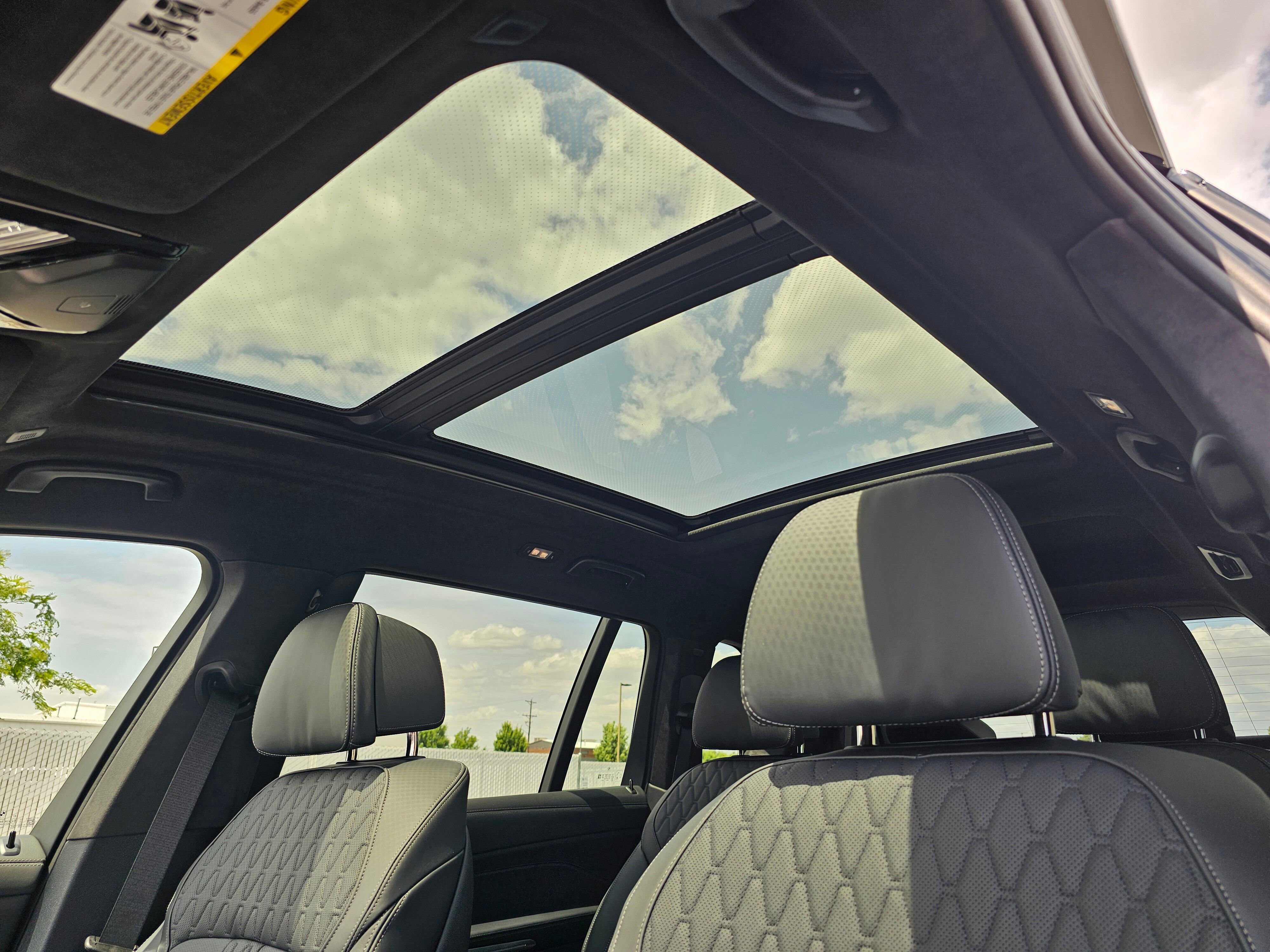 New 2026 Black Sapphire Metallic BMW M60i image 27