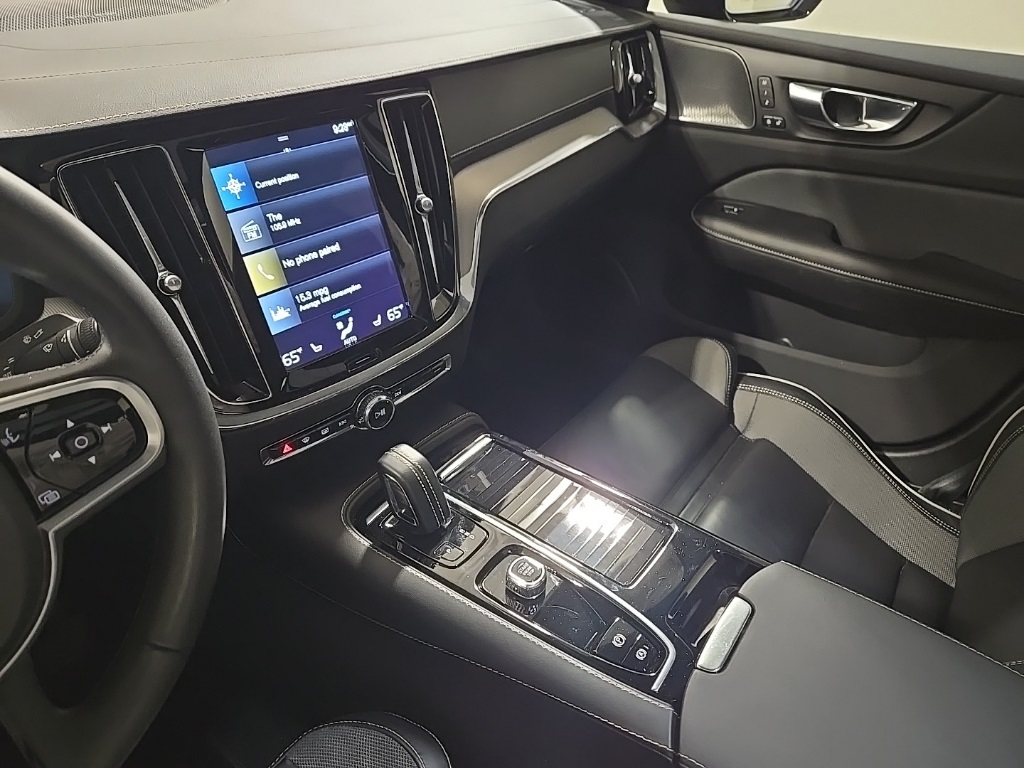 2022 Volvo S60 Recharge T8 Black Edition R-Design photo 12