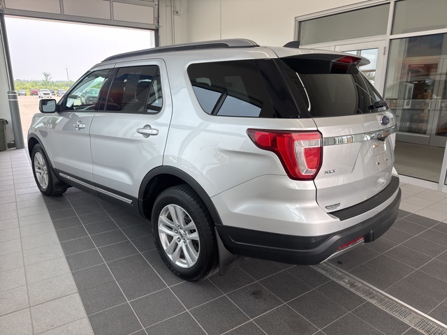 2019 Ford Explorer XLT photo 2