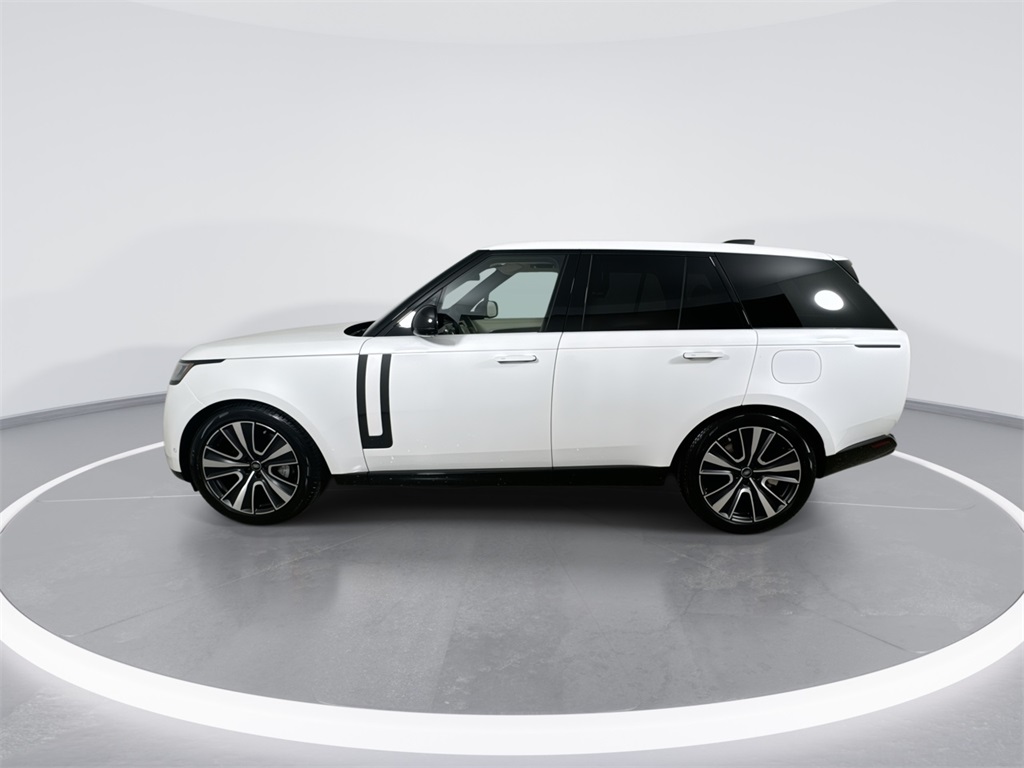 2025 Land Rover Range Rover SE photo 4
