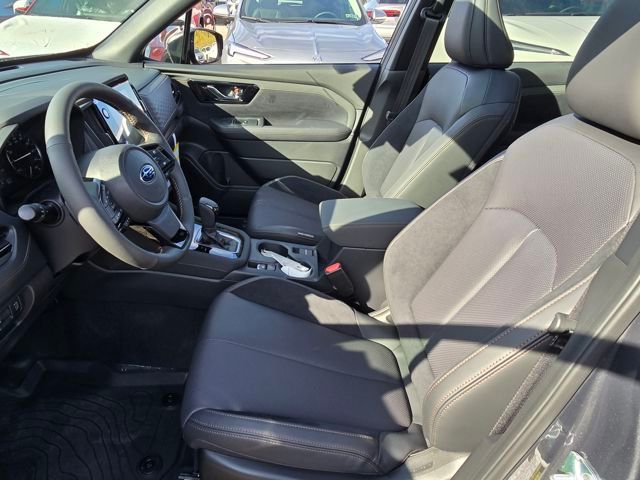 2025 Subaru Forester Touring photo 4