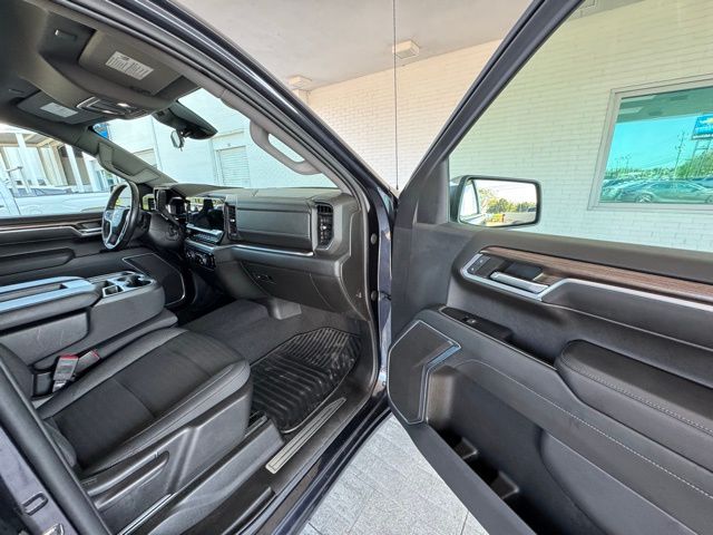 2022 Chevrolet Silverado 1500 LT photo 12