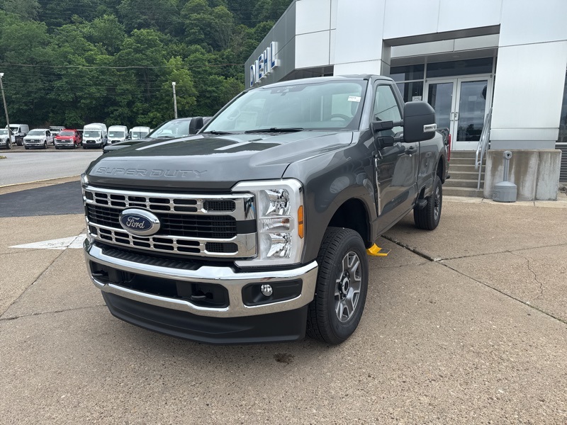 2025 Ford F-350 XLT photo 3