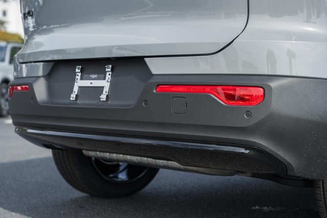 2026 Volvo XC40 photo 8