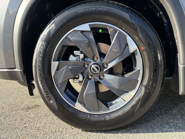 2026 Nissan Rogue SV photo 9