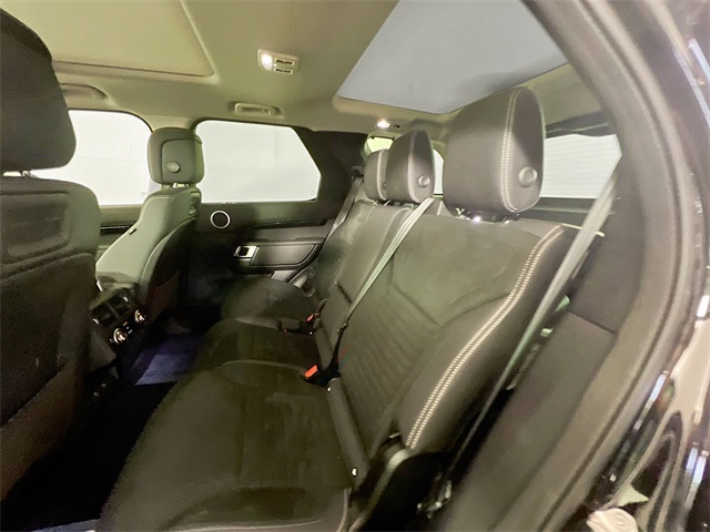 2024 Land Rover Discovery S photo 21