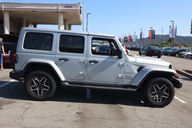 2024 Jeep Wrangler Sahara photo 2