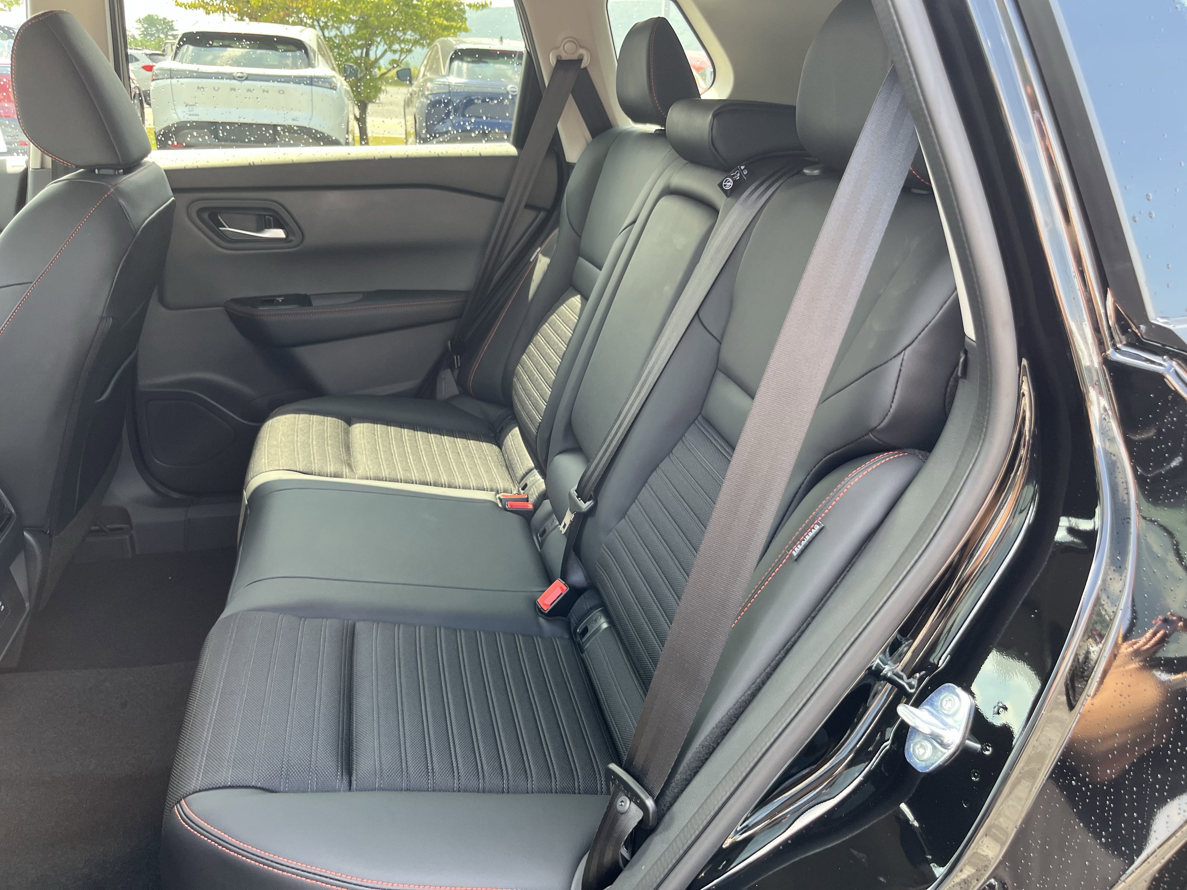 2026 Nissan Rogue SV photo 2