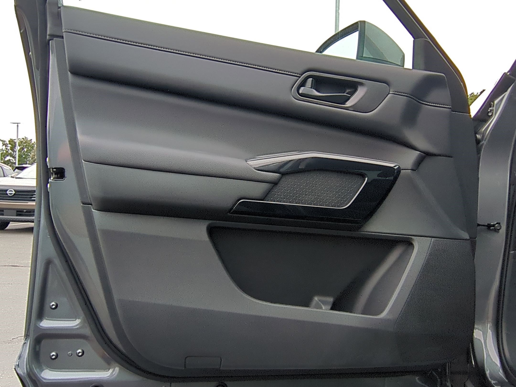 2025 Nissan Pathfinder SV photo 7