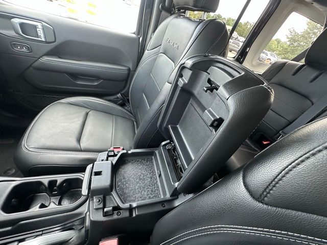 2023 Jeep Wrangler Sahara 4xe photo 24