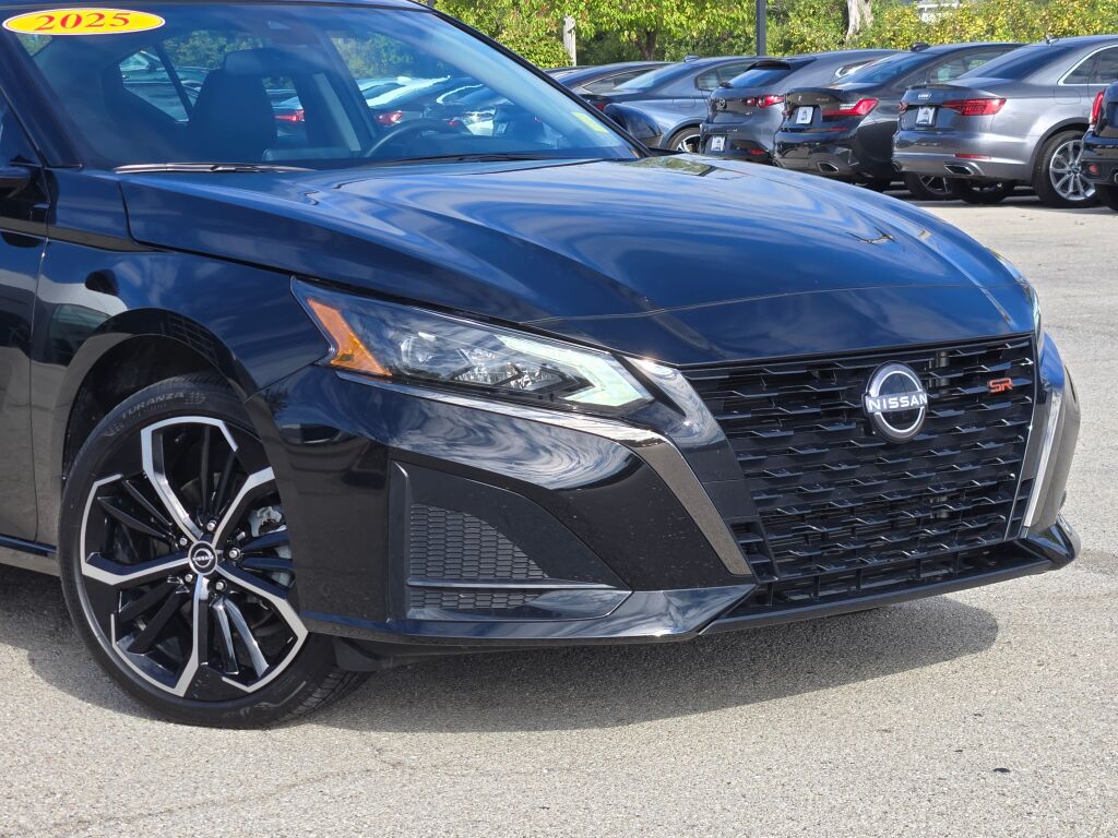 2025 Nissan Altima 2.5 SR photo 2