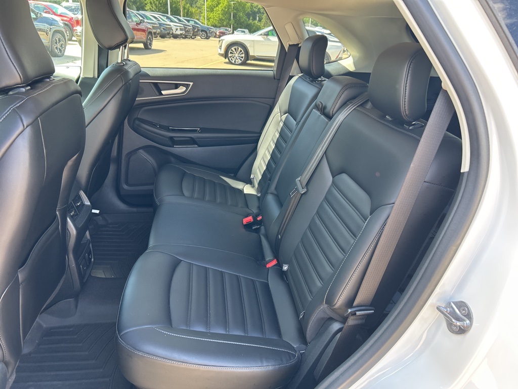 2020 Ford Edge SEL photo 20