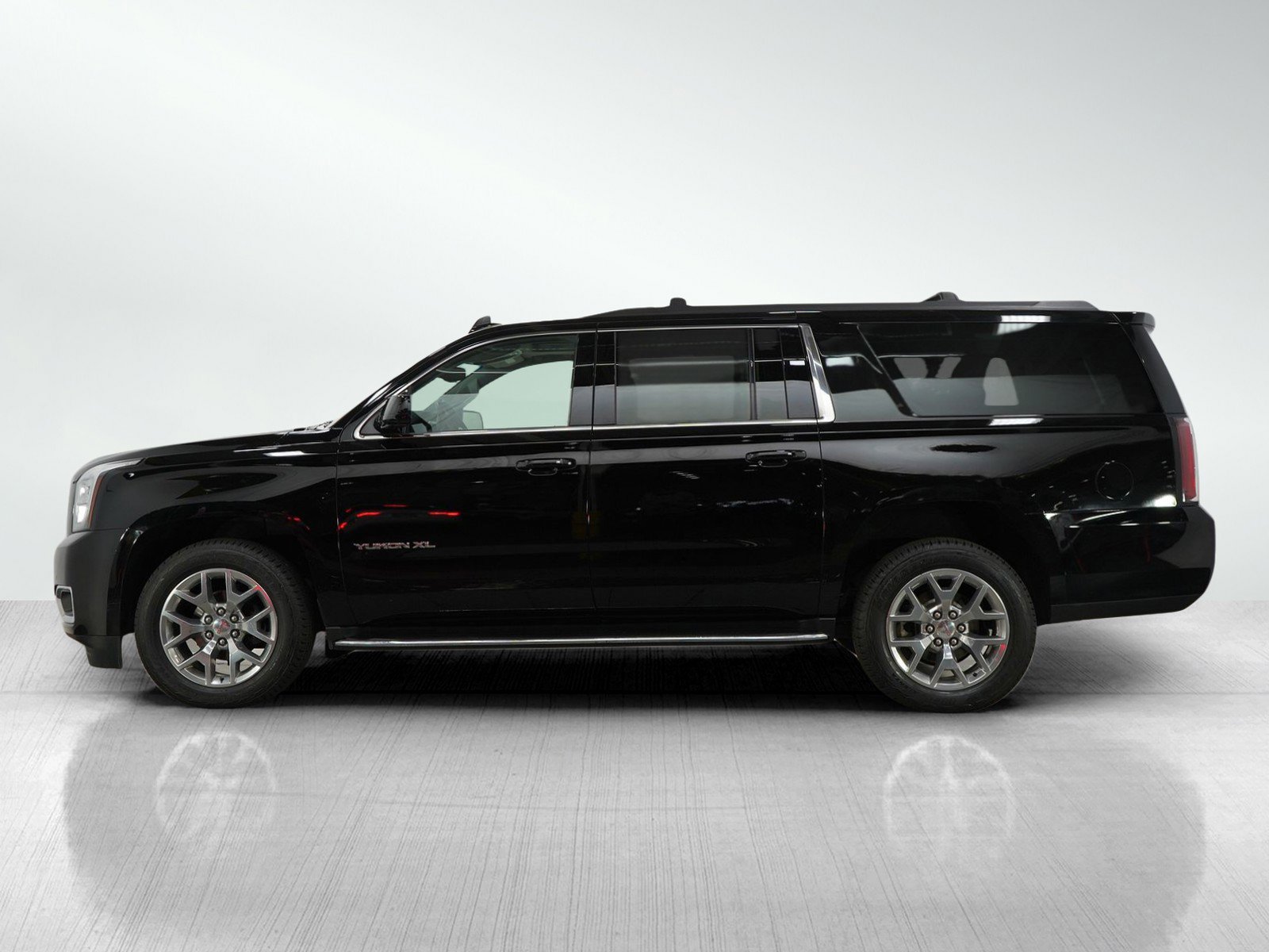 Used 2019 GMC Yukon XL SLT with VIN 1GKS2GKC6KR328593 for sale in Bloomington, Minnesota