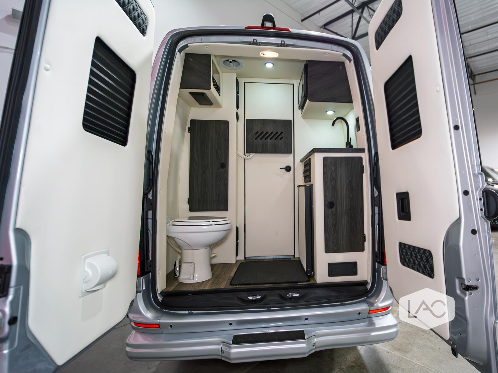 2023 Mercedes Benz Sprinter 3500 photo 3