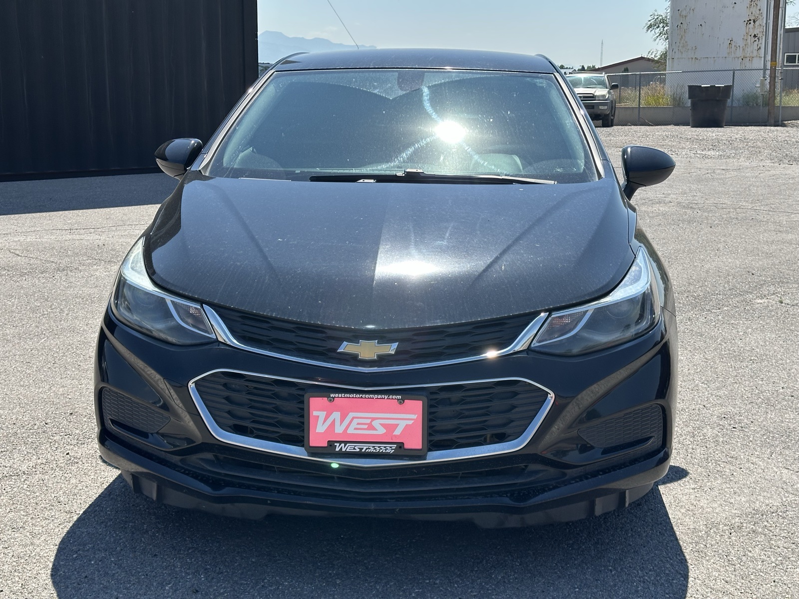 2017 Chevrolet Cruze LT photo 2