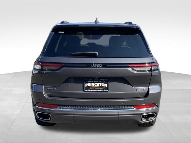 2023 Jeep Grand Cherokee Overland photo 2
