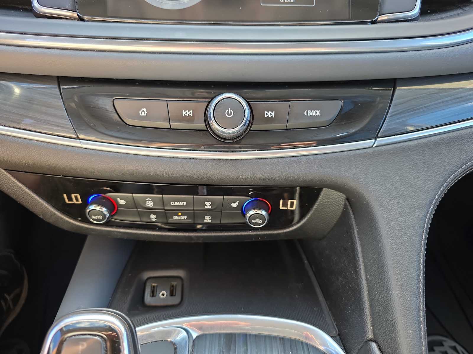 2019 Buick Enclave Essence photo 10