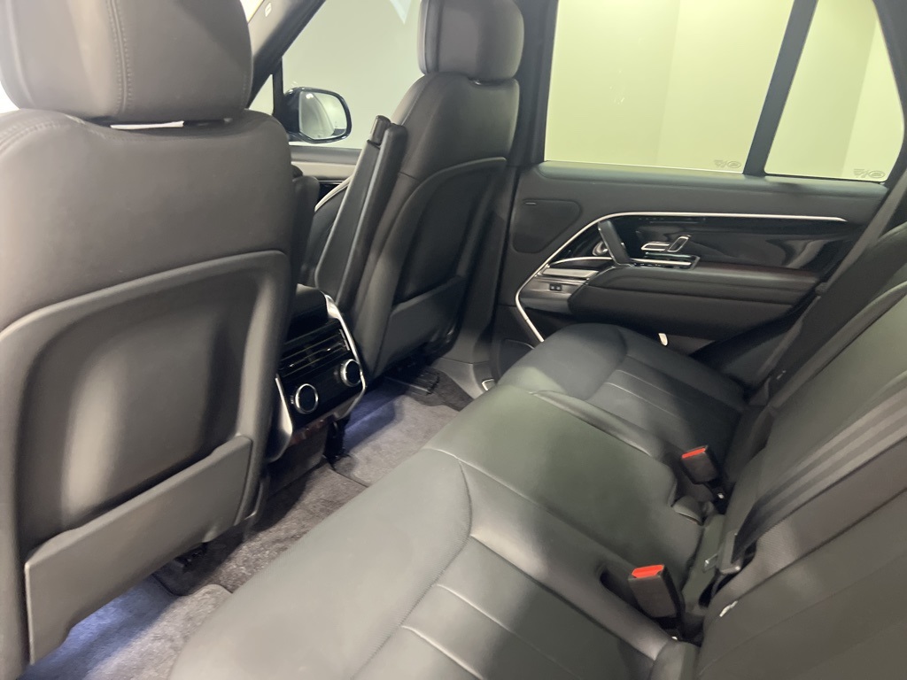 2023 Land Rover Range Rover SE photo 19
