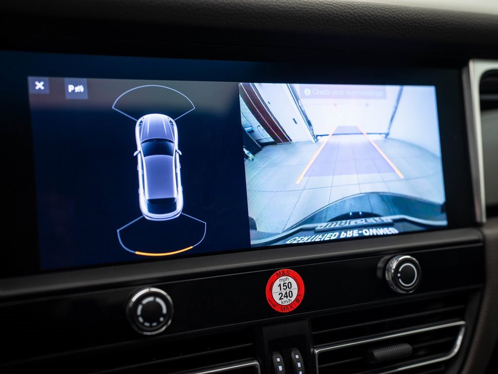 2024 Porsche Macan T photo 28