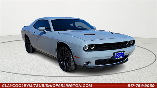 2022 Dodge Challenger SXT's photo