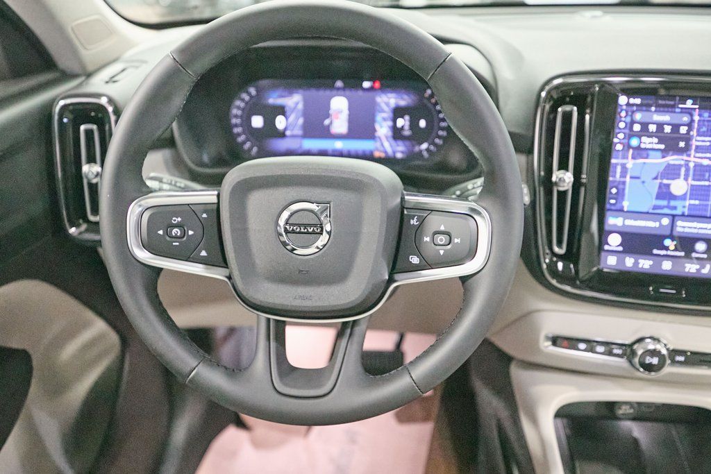 2026 VOLVO XC40 - Image 17