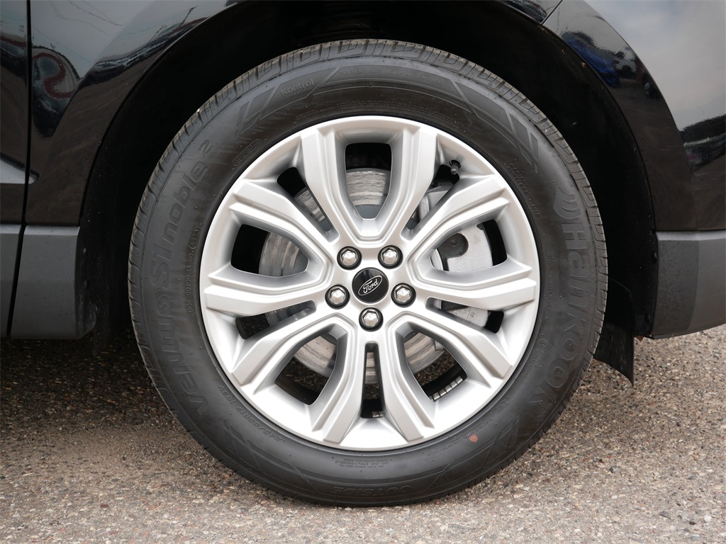 2023 Ford Edge Titanium photo 7