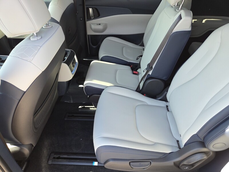 2026 Kia Carnival EX photo 4