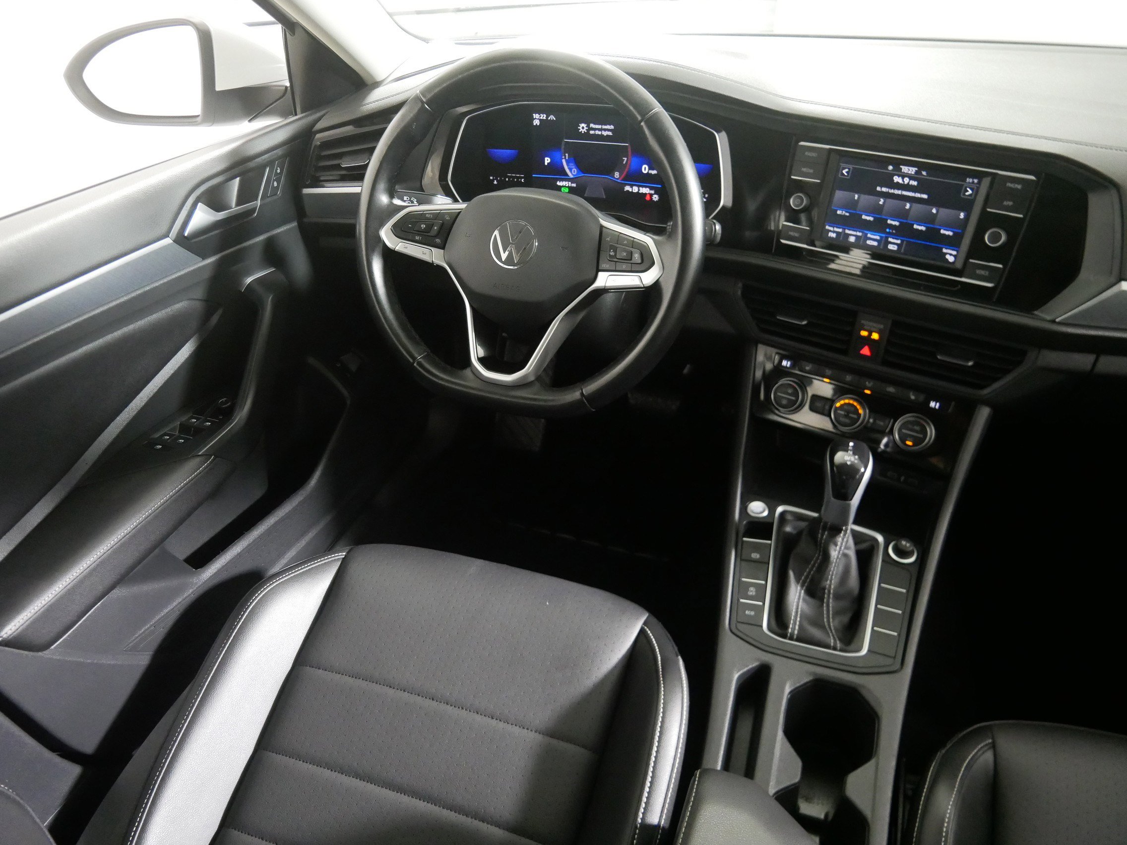 2022 Volkswagen Jetta SE photo 9