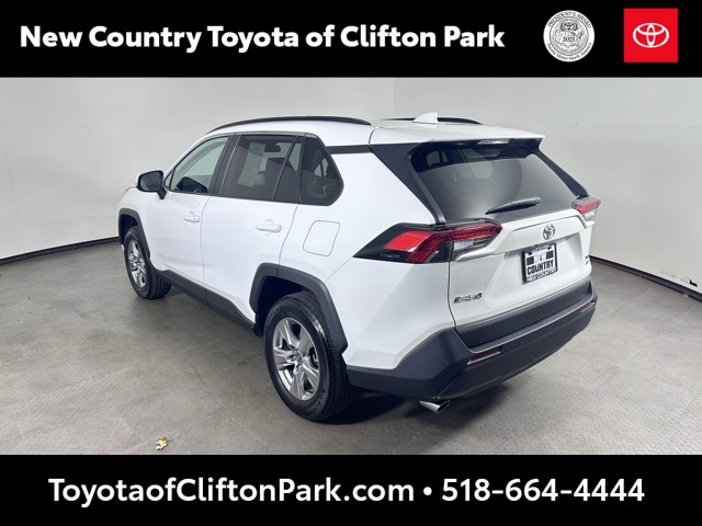 2022 Toyota RAV4 XLE photo 4