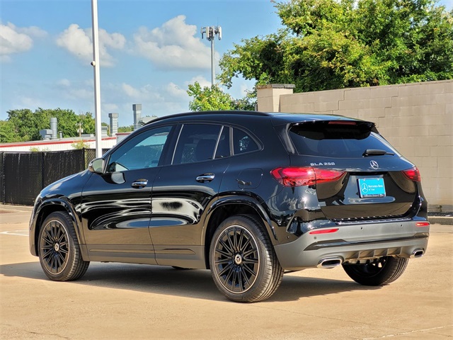 2025 Mercedes Benz GLA 250 photo 2