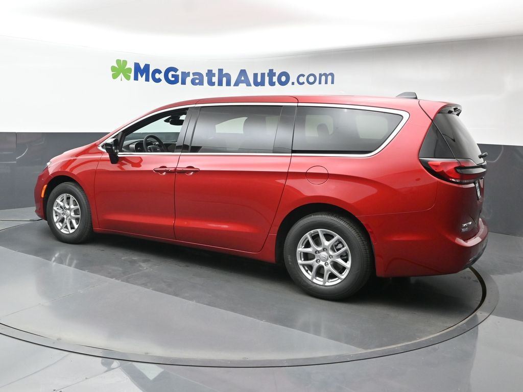 2026 Chrysler Pacifica photo 18