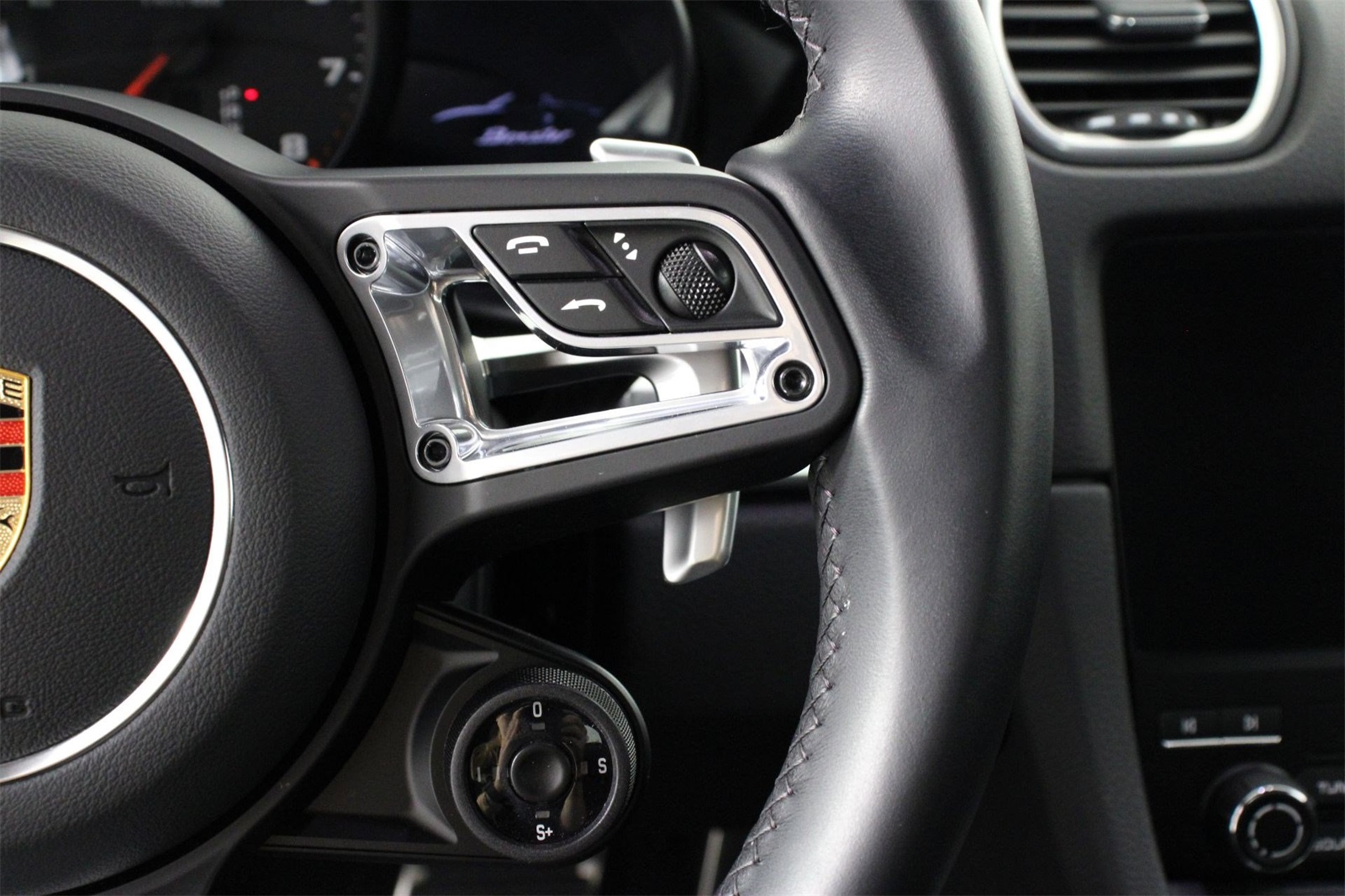 2025 Porsche Boxster photo 13