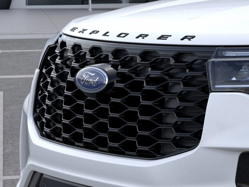 2025 Ford Explorer ST-Line photo 16