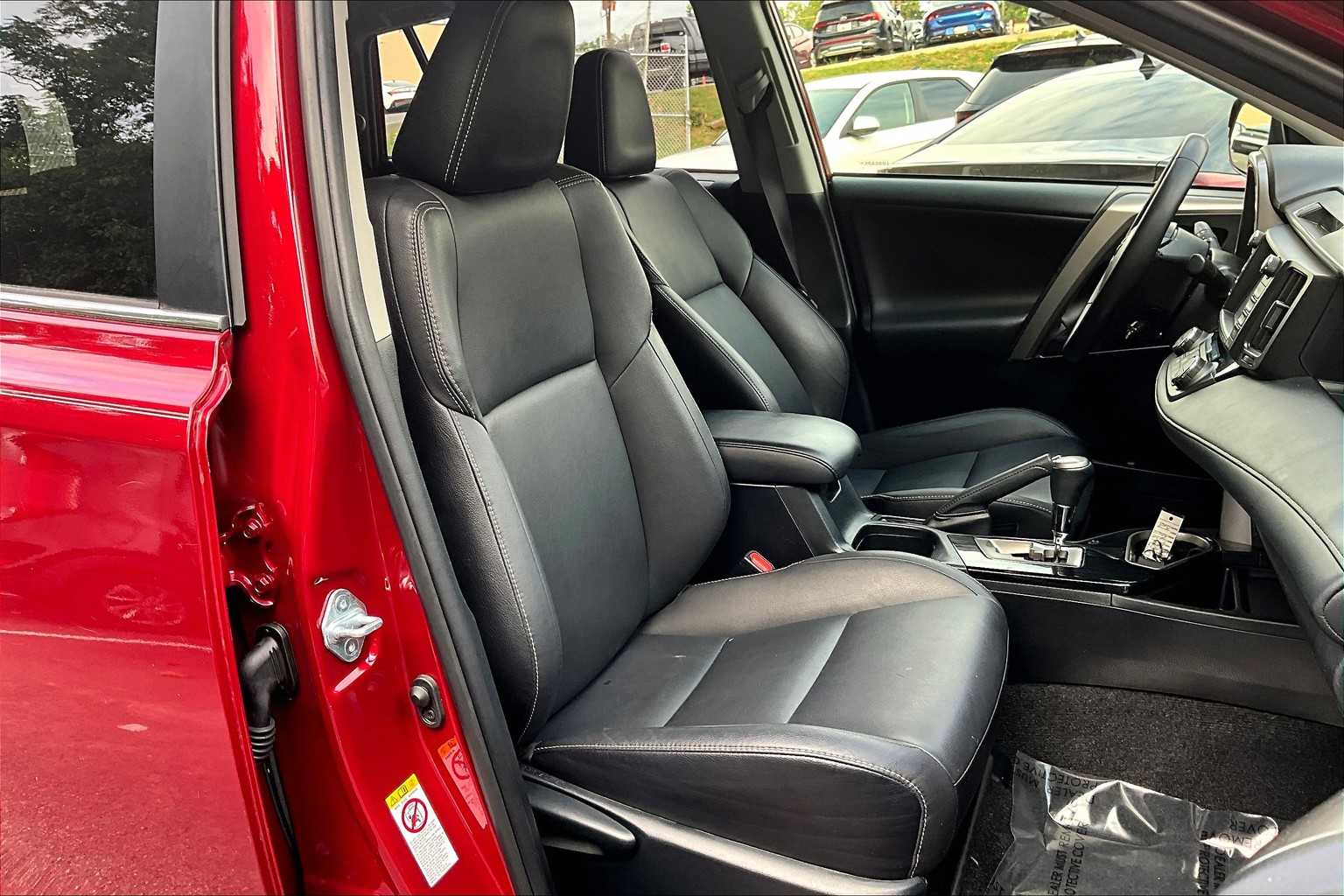 2018 Toyota RAV4 Hybrid Limited photo 8