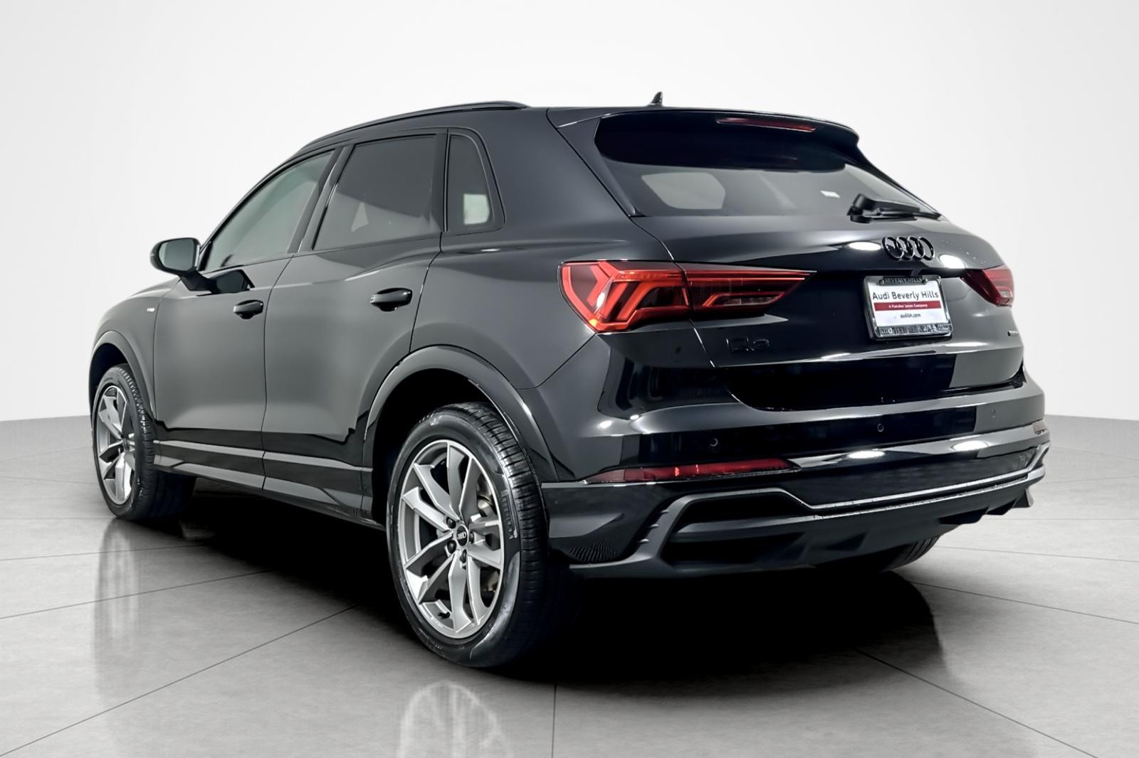 2025 Audi Q3 S line Premium 45 TFSI photo 3