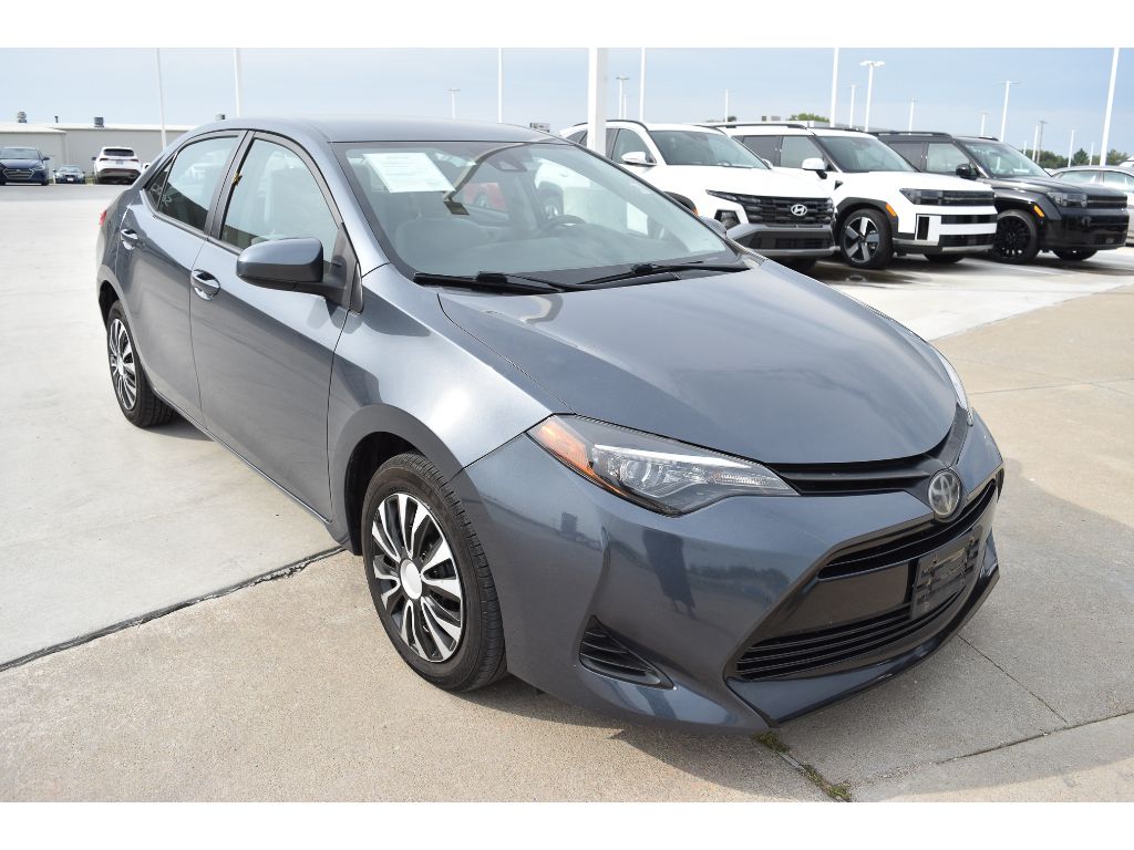 2019 Toyota Corolla LE photo 2