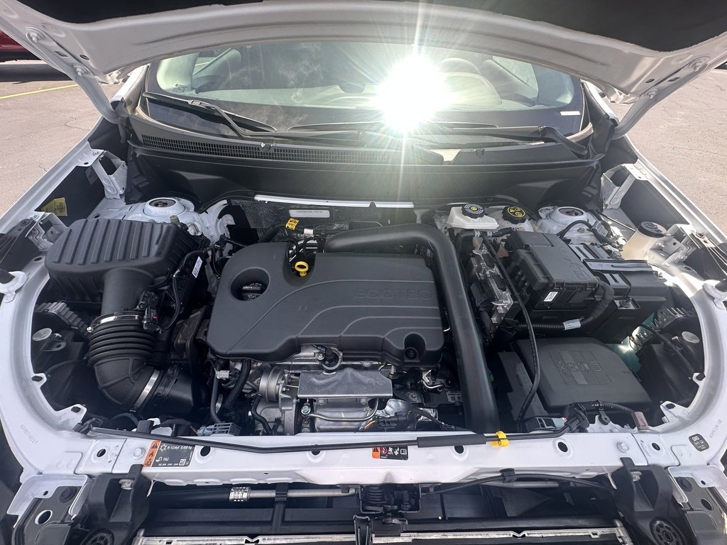 Used 2024 Summit White Chevrolet Premier image 26