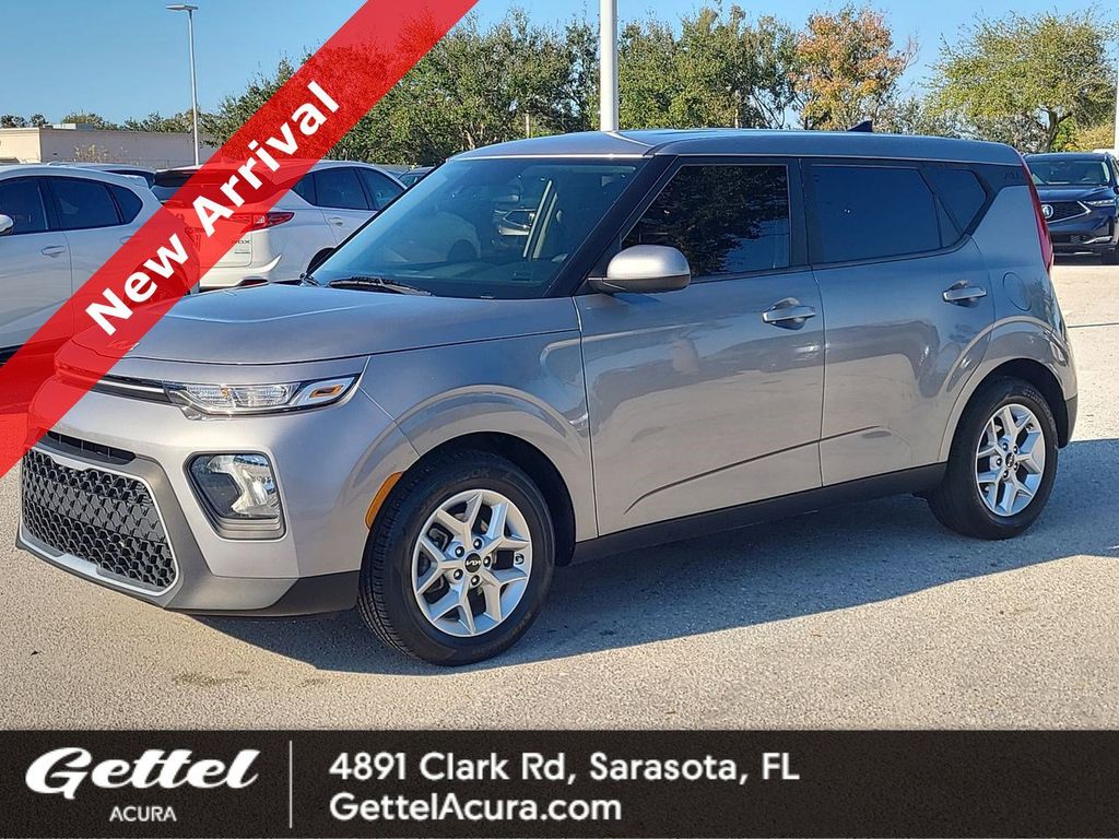2022 Kia Soul LX's photo