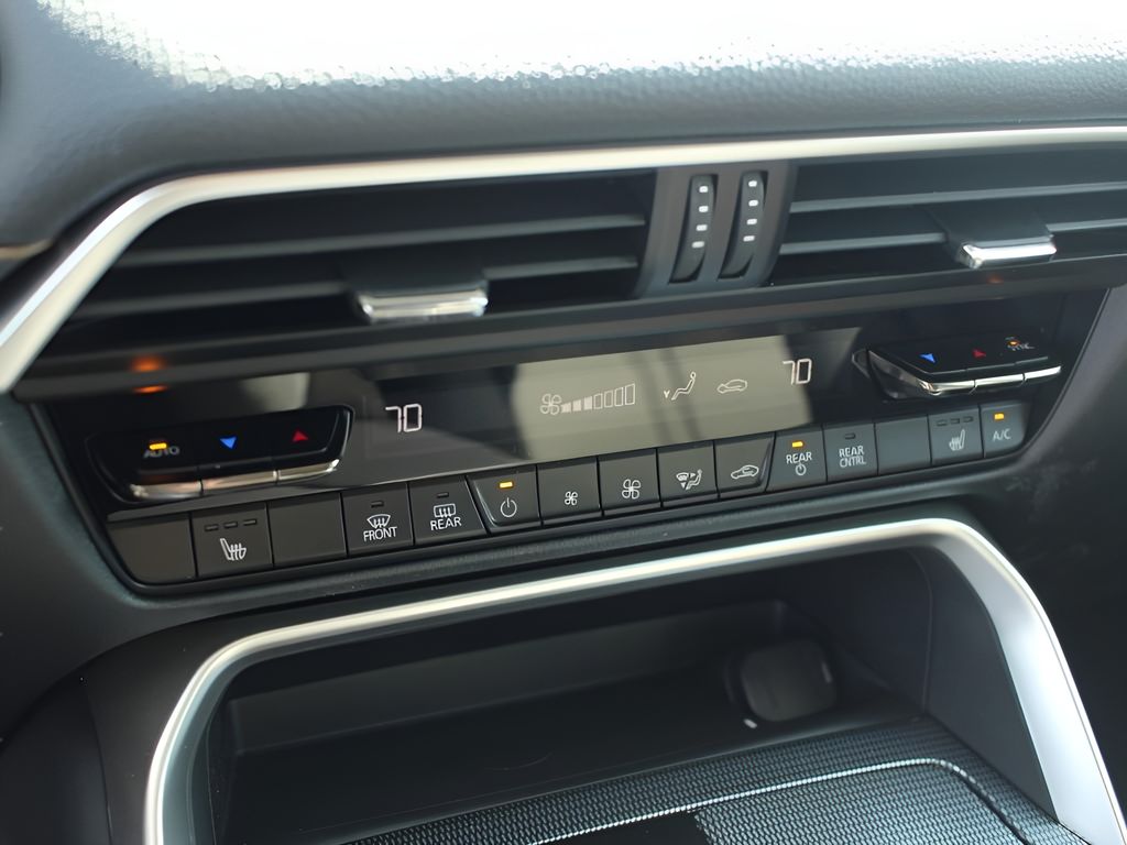 2025 Mazda CX-90 Preferred photo 14