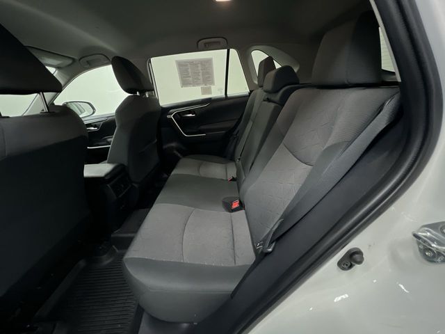 2022 Toyota RAV4 XLE photo 17